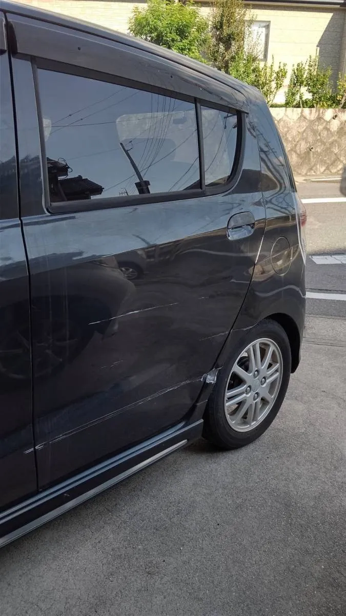 大府市でダイハツミラカスタムにお乗りのお客様より鈑金塗装のご依頼を頂きました