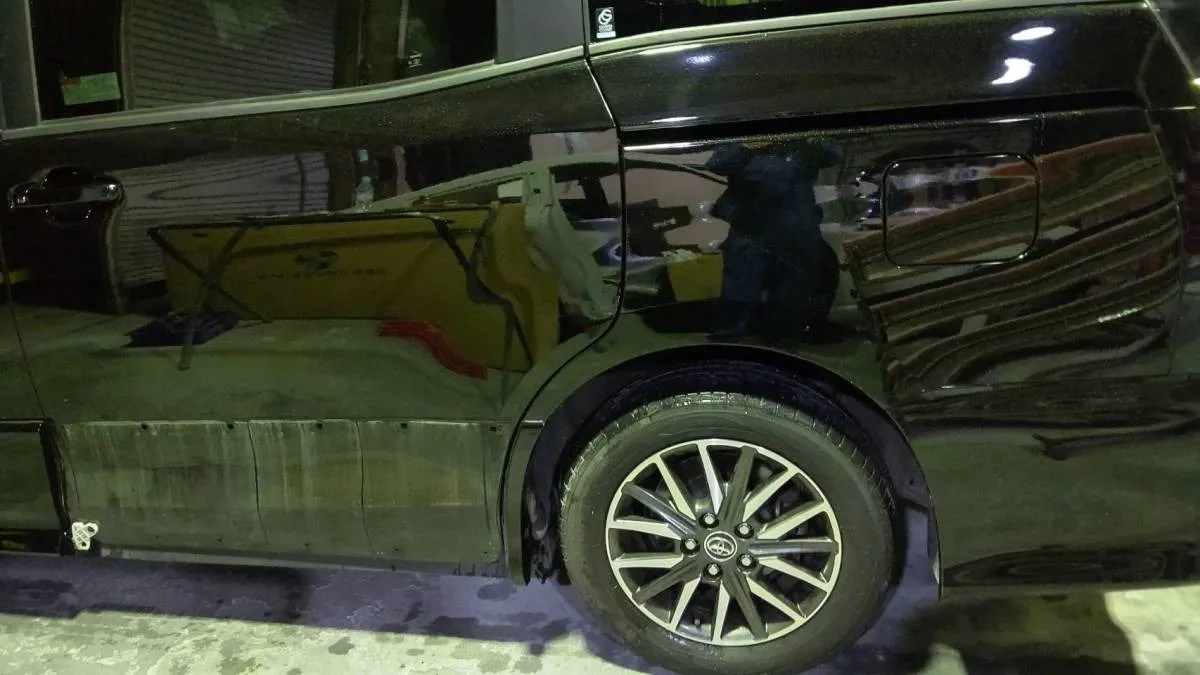 刈谷市でトヨタボクシーにお乗りお客様より、すり傷の修理のご依頼を頂きました